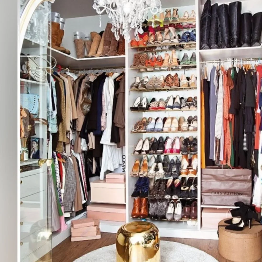 WELCOME TO MY CLOSET!